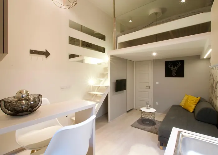 Standard By Hi5 - Terez 6 * Budapest