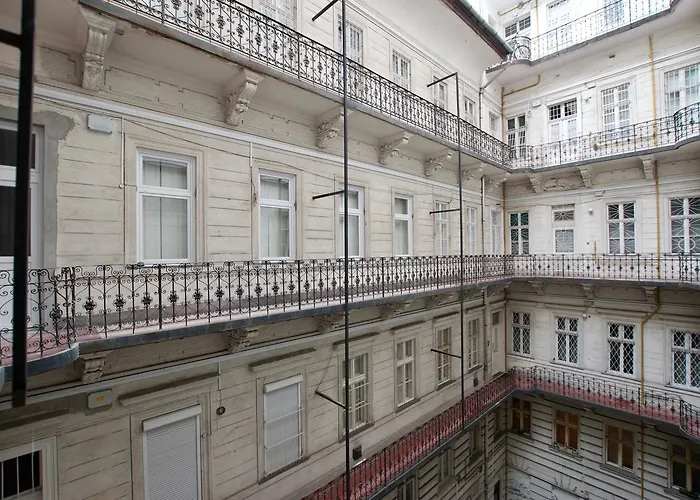 Апартаменты Standard By Hi5 - Terez 6 *